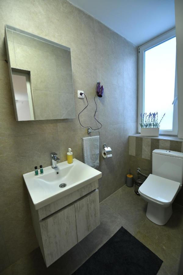 West In Apartments Čačak Kültér fotó